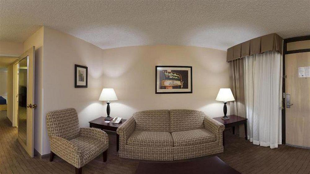 Holiday Inn Express Little Rock-Airport By Ihg Exterior photo