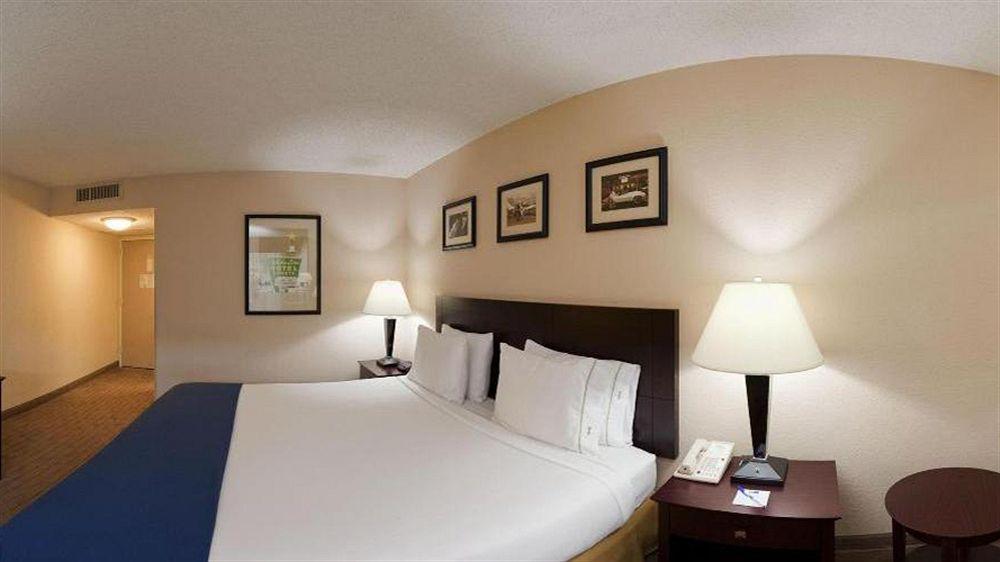 Holiday Inn Express Little Rock-Airport By Ihg Exterior photo