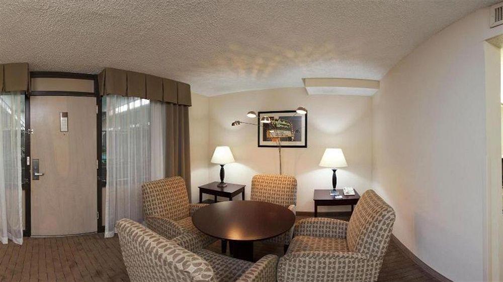 Holiday Inn Express Little Rock-Airport By Ihg Exterior photo